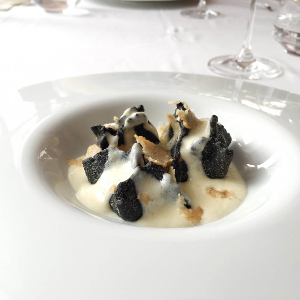 Crna pasta punjena ribom u sosu od belih tartufa, foto: Porodične gastronomije